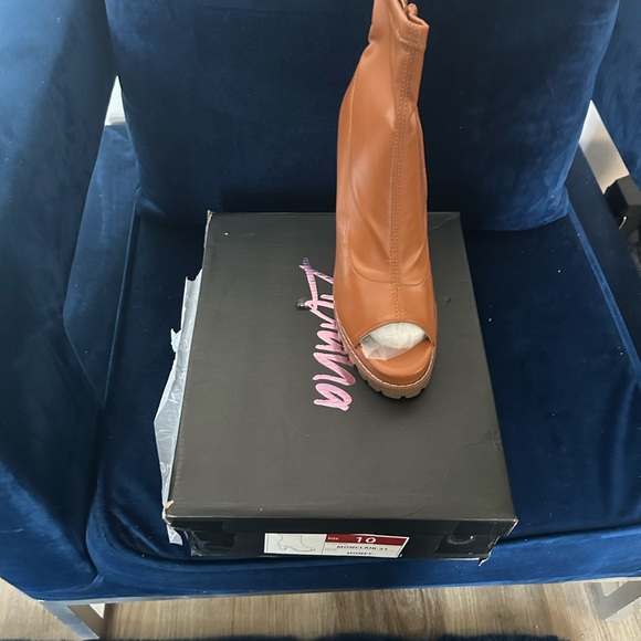 Carmel ankle boot - Picture 2 of 2